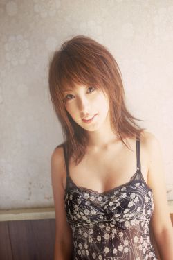 美女的脱了裤头光了露出大胸